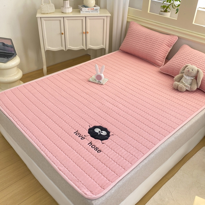 91家纺网 家纺一手货源 找家纺 梦初语 2026新款水洗棉卡通刺绣夹棉床垫-200克夹棉-75克防滑底布（常年备货） 煤球-黛粉