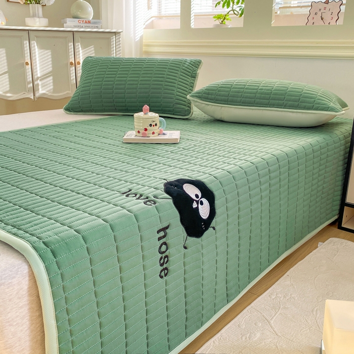 91家纺网 家纺一手货源 找家纺 梦初语 2026新款水洗棉卡通刺绣夹棉床垫-200克夹棉-75克防滑底布（常年备货） 煤球-墨绿