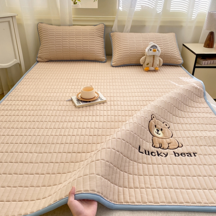 91家纺网 家纺一手货源 找家纺 梦初语 2026新款水洗棉卡通刺绣夹棉床垫-200克夹棉-75克防滑底布（常年备货） 维尼-浅咖