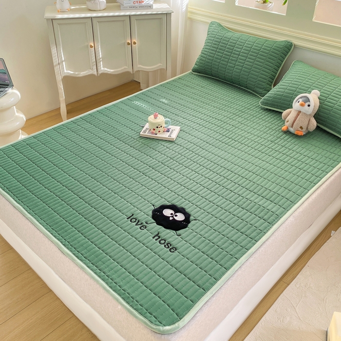 91家纺网 家纺一手货源 找家纺 梦初语 2026新款水洗棉卡通刺绣夹棉床垫-200克夹棉-75克防滑底布（常年备货） 煤球-墨绿