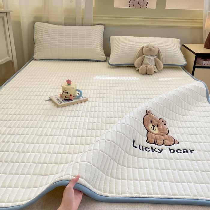 91家纺网 家纺一手货源 找家纺 梦初语 2026新款水洗棉卡通刺绣夹棉床垫-200克夹棉-75克防滑底布（常年备货） 维尼-奶白