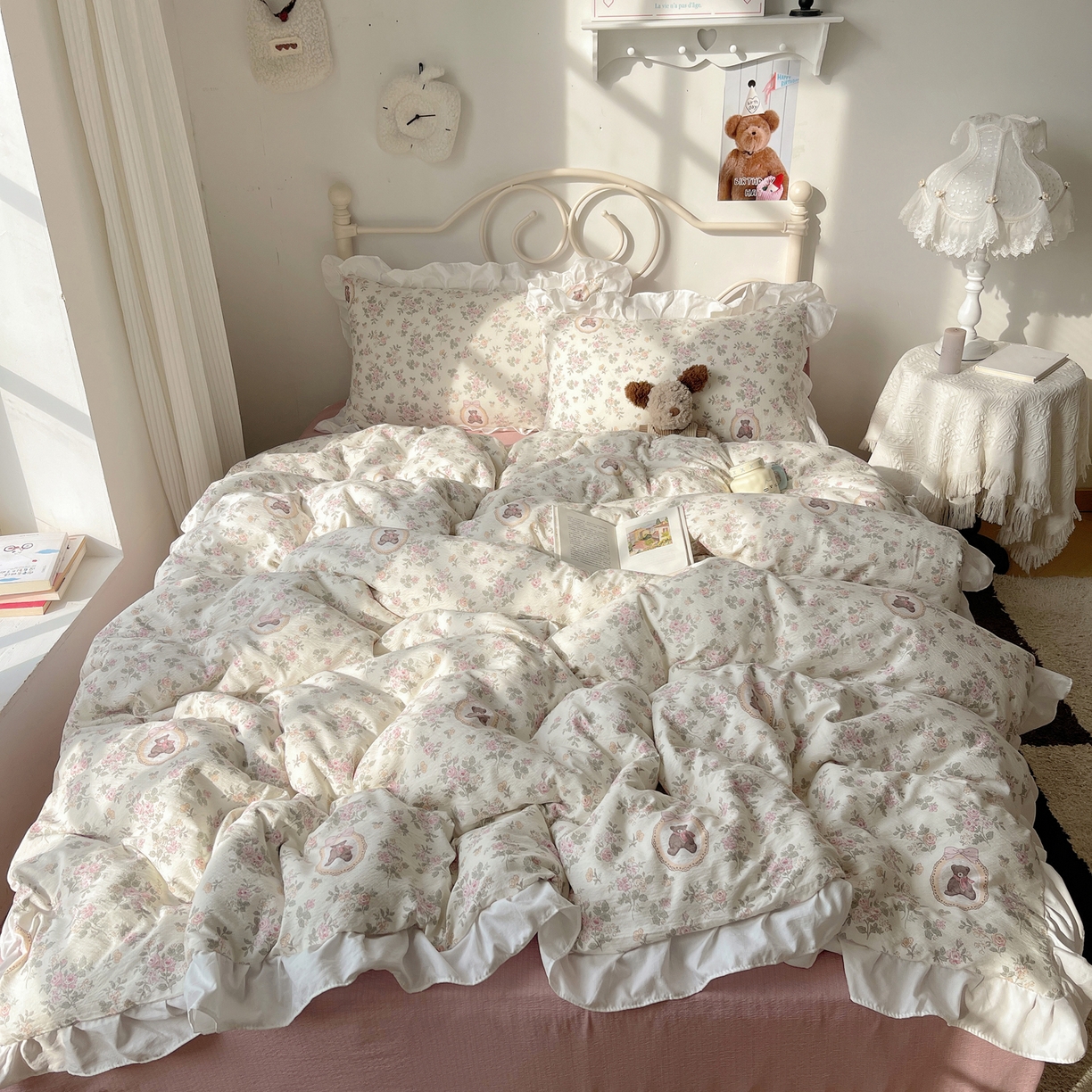 91家纺网 家纺一手货源 找家纺 美乐迪家纺 2026新款云感双层纱花边四件套 花园小熊