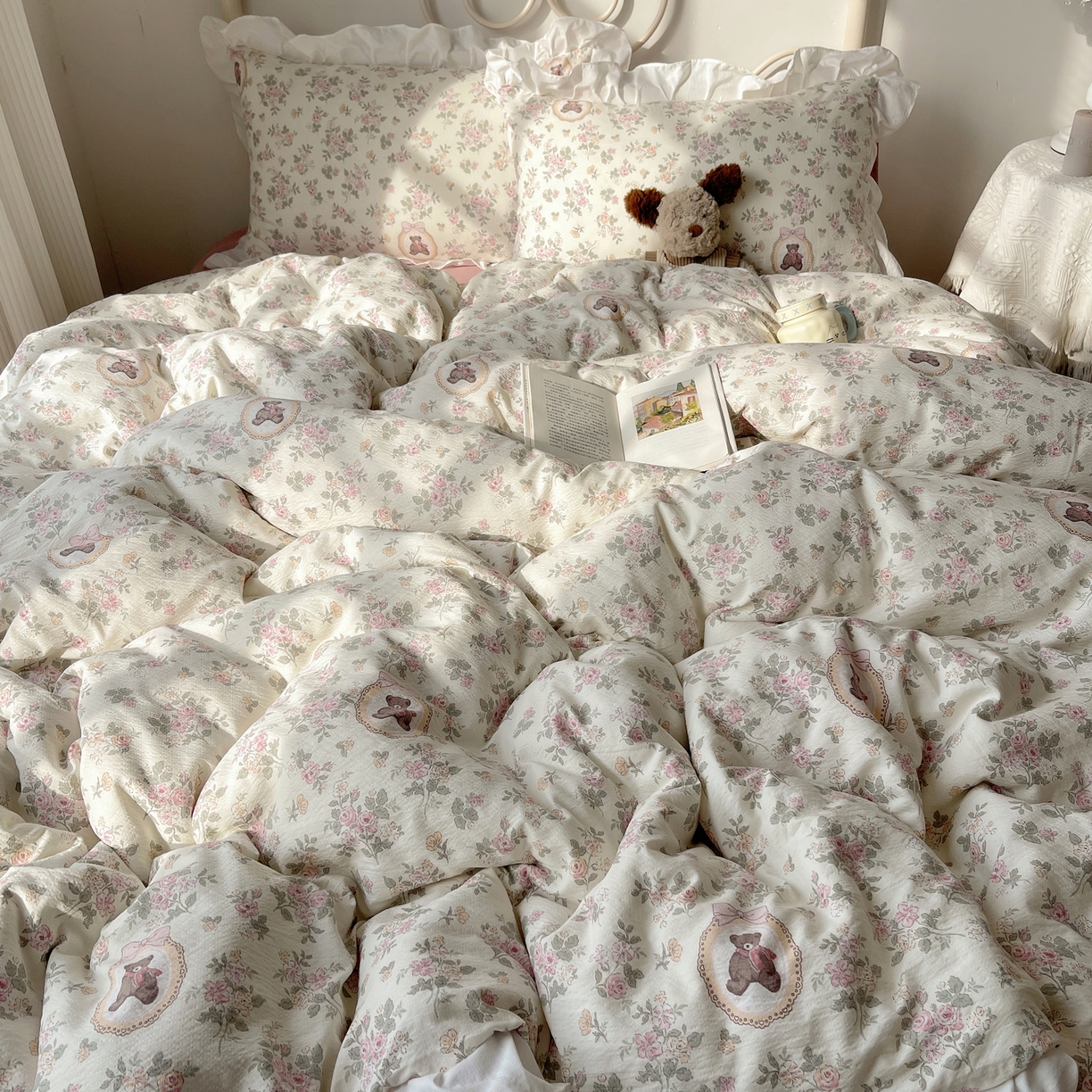 91家纺网 家纺一手货源 找家纺 美乐迪家纺 2026新款云感双层纱花边四件套 花园小熊