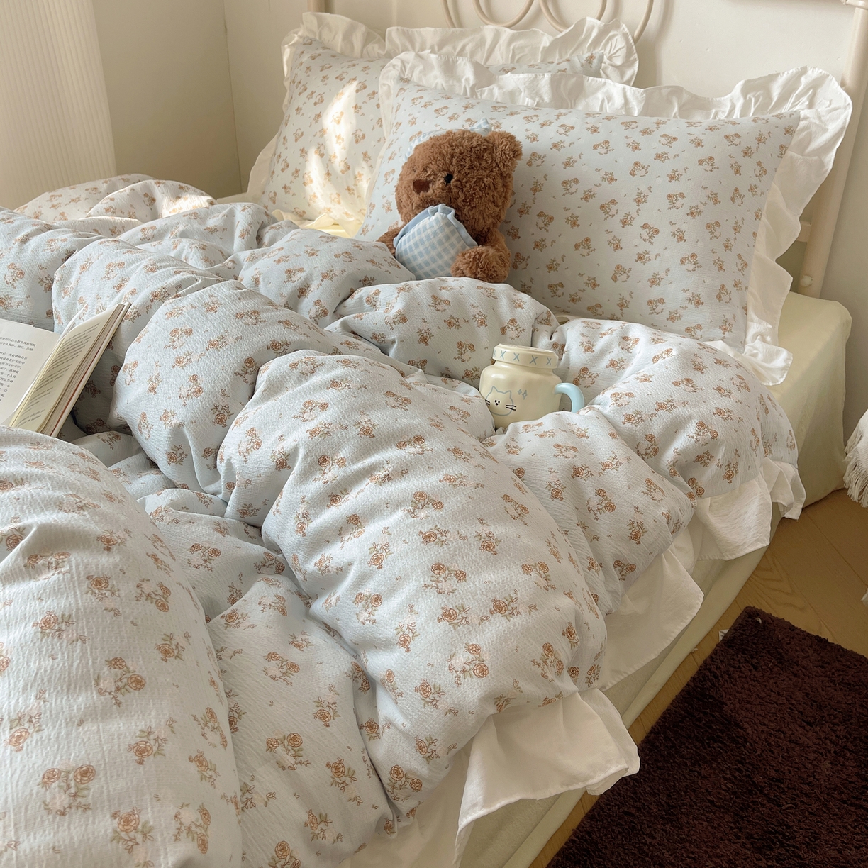 91家纺网 家纺一手货源 找家纺 美乐迪家纺 2026新款云感双层纱花边四件套 蓝色小花