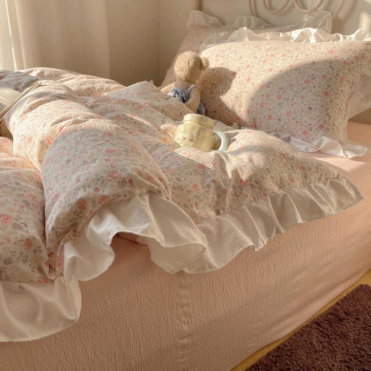 91家纺网 家纺一手货源 找家纺 美乐迪家纺 2026新款云感双层纱花边四件套 甜心小猫