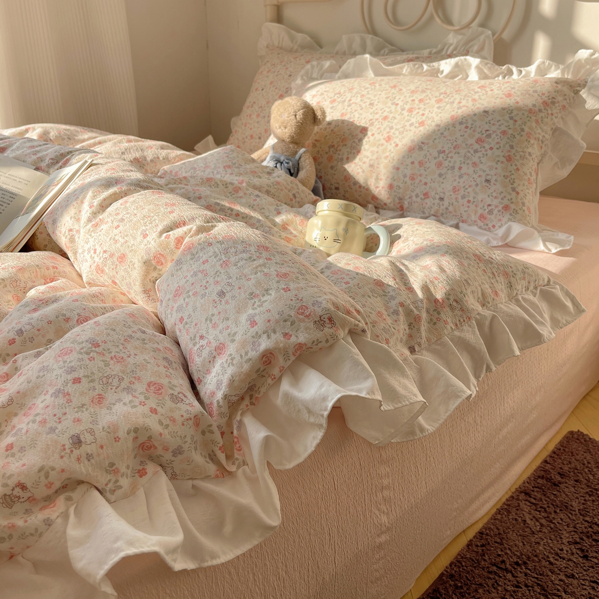 91家纺网 家纺一手货源 找家纺 美乐迪家纺 2026新款云感双层纱花边四件套 甜心小猫