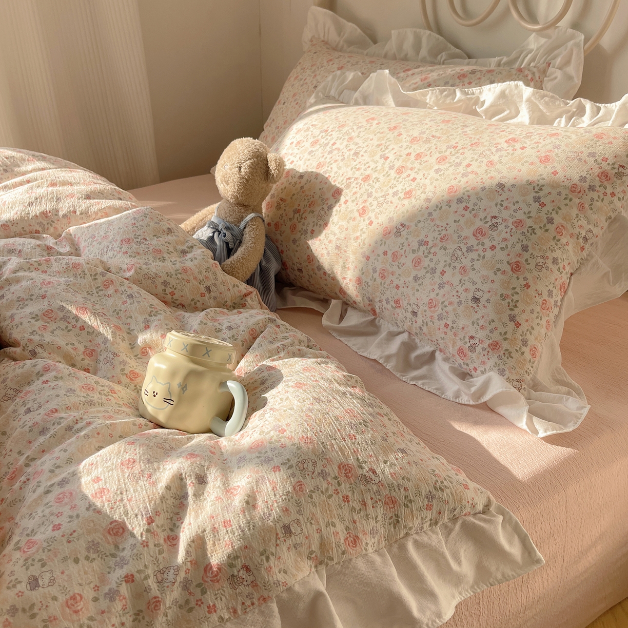 91家纺网 家纺一手货源 找家纺 美乐迪家纺 2026新款云感双层纱花边四件套 甜心小猫