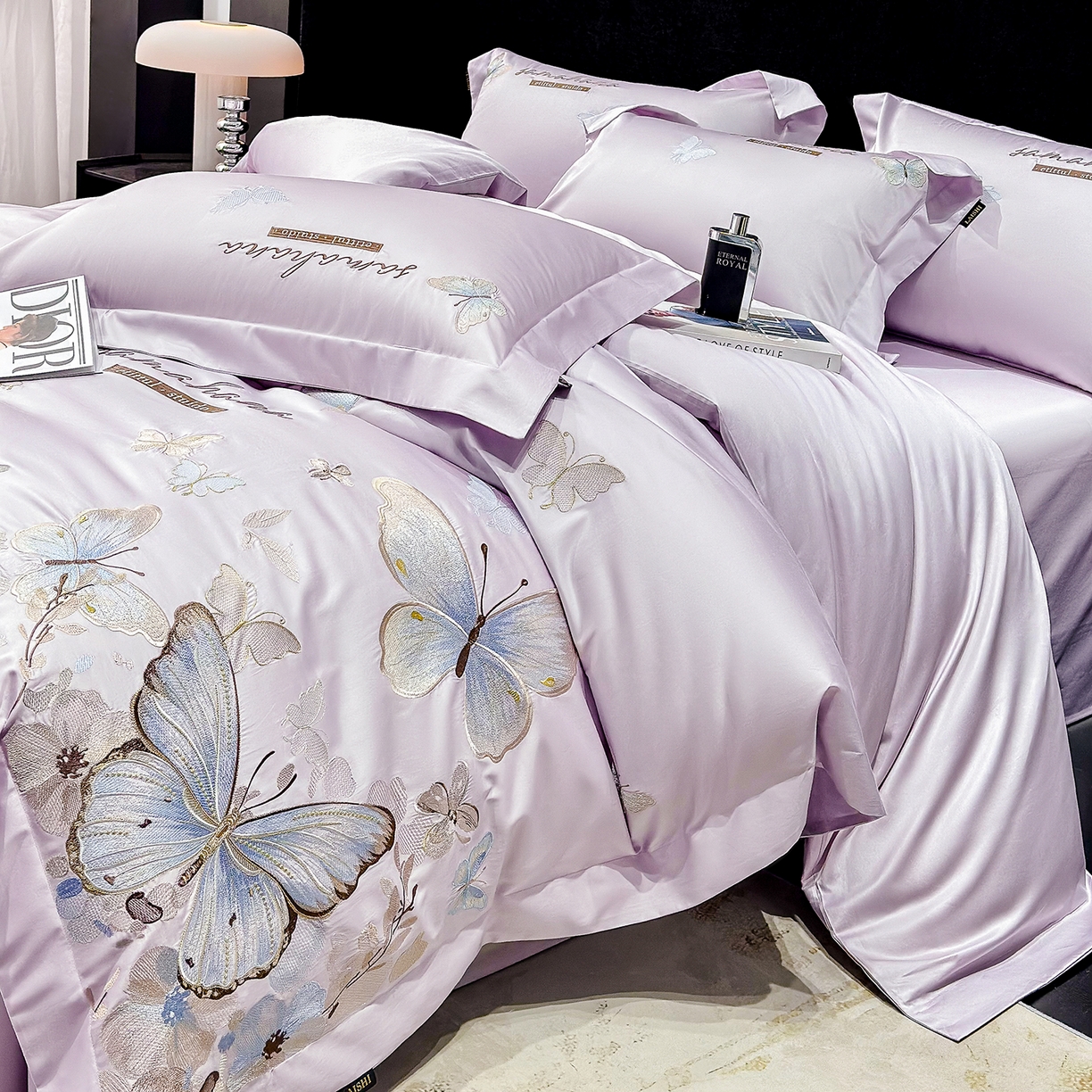 91家纺网 家纺一手货源 找家纺 莱势 2026新款50s贡缎100支长绒棉全棉纯棉刺绣绣花四件套高端礼盒蝶梦系列 梦幻紫