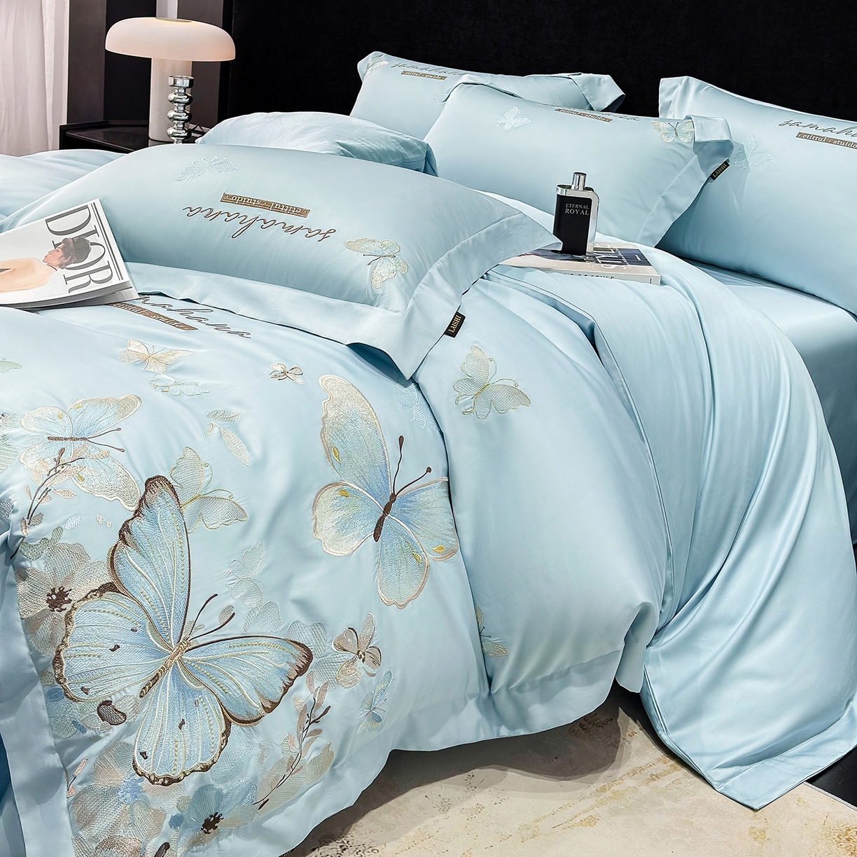 91家纺网 家纺一手货源 找家纺 莱势 2026新款50s贡缎100支长绒棉全棉纯棉刺绣绣花四件套高端礼盒蝶梦系列 天空蓝