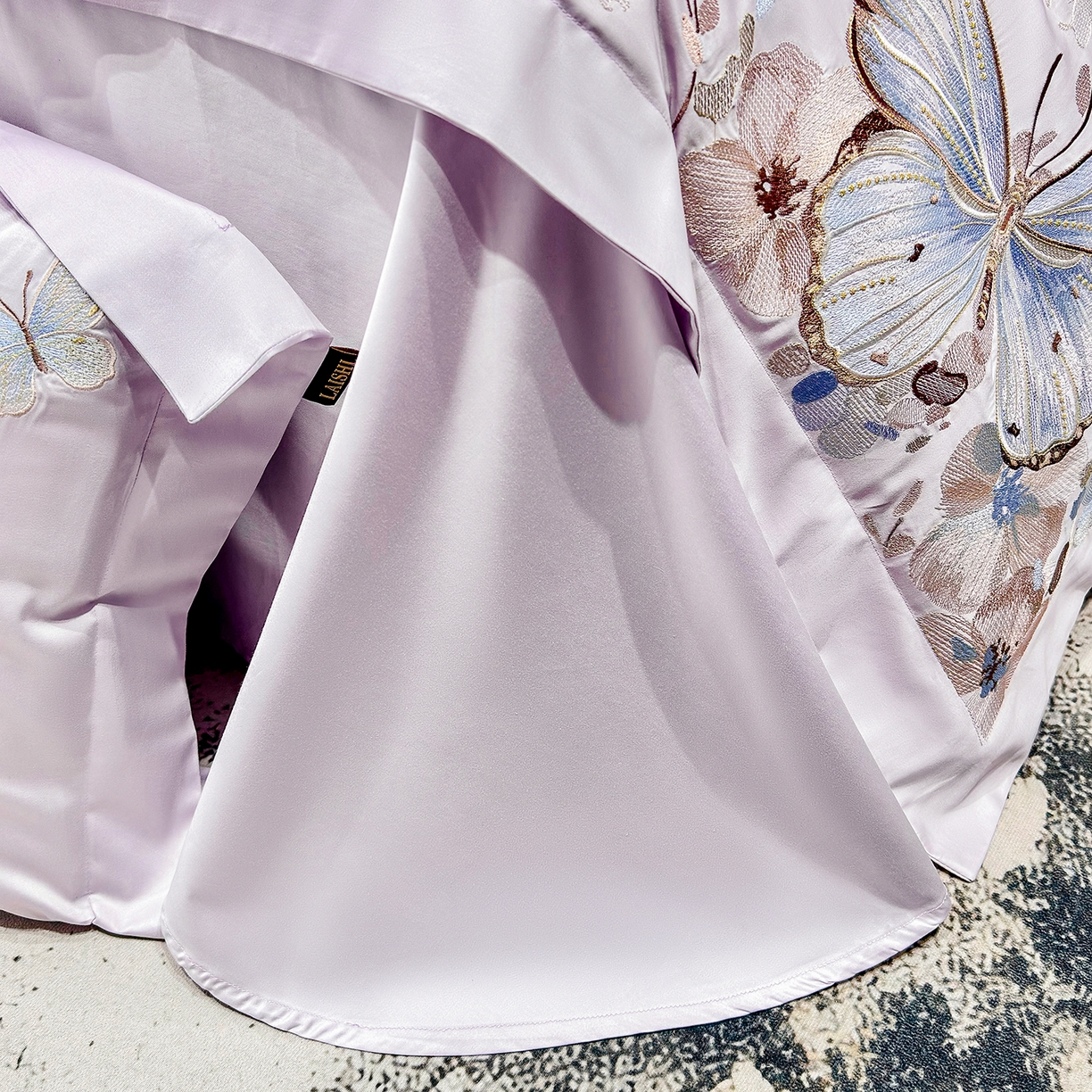 91家纺网 家纺一手货源 找家纺 莱势 2026新款50s贡缎100支长绒棉全棉纯棉刺绣绣花四件套高端礼盒蝶梦系列 梦幻紫