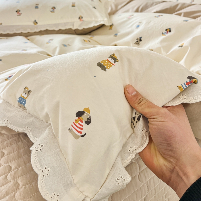 91家纺网 家纺一手货源 找家纺 斯卡诺家纺 2026新款全棉纯棉花边床盖四件套 狗狗家族-纯棉花边