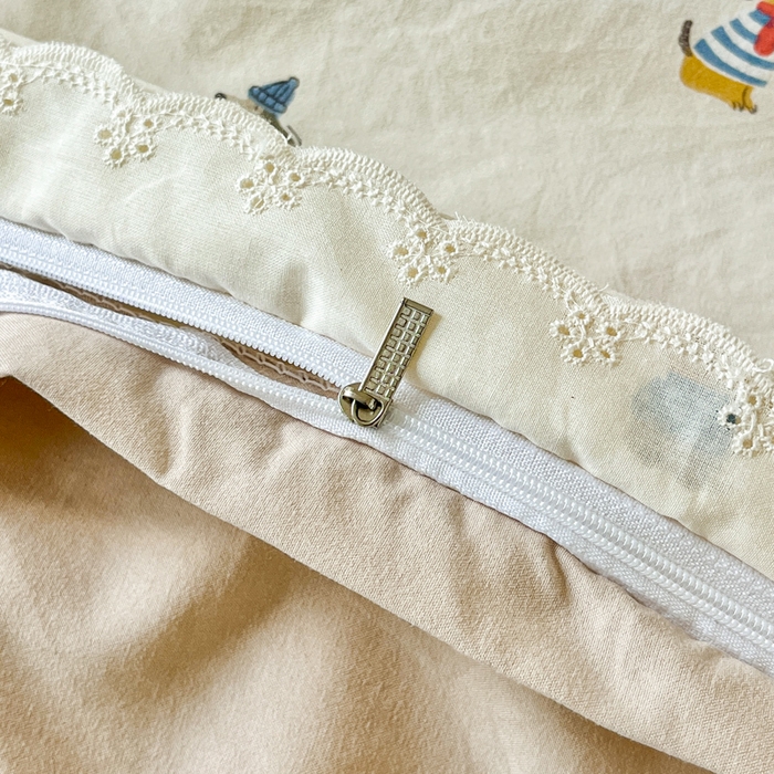 91家纺网 家纺一手货源 找家纺 斯卡诺家纺 2026新款全棉纯棉花边床盖四件套 狗狗家族-纯棉花边