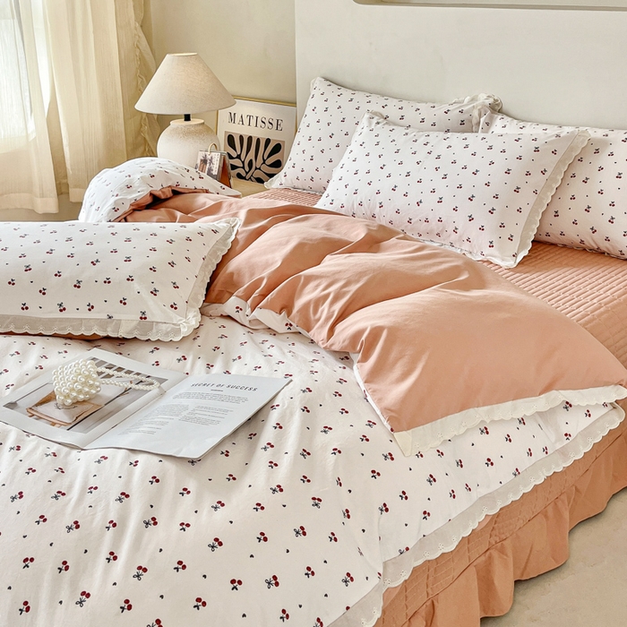 91家纺网 家纺一手货源 找家纺 斯卡诺家纺 2026新款全棉纯棉花边床盖四件套 樱桃-纯棉花边