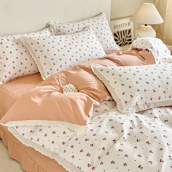 91家纺网 家纺一手货源 找家纺 斯卡诺家纺 2026新款全棉纯棉花边床盖四件套 樱桃-纯棉花边