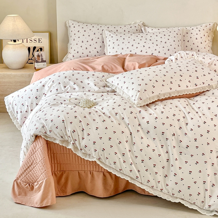 91家纺网 家纺一手货源 找家纺 斯卡诺家纺 2026新款全棉纯棉花边床盖四件套 樱桃-纯棉花边