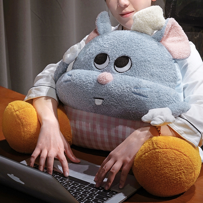 91家纺网 家纺一手货源 找家纺 （总）仟亿莱 2026新款大厨芝士鼠大脚拥抱式腰靠