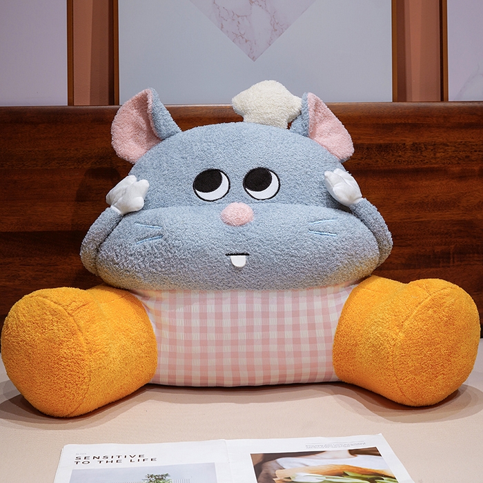 91家纺网 家纺一手货源 找家纺 仟亿莱 2026新款大厨芝士鼠大脚拥抱式腰靠 拥抱圆眼芝士鼠