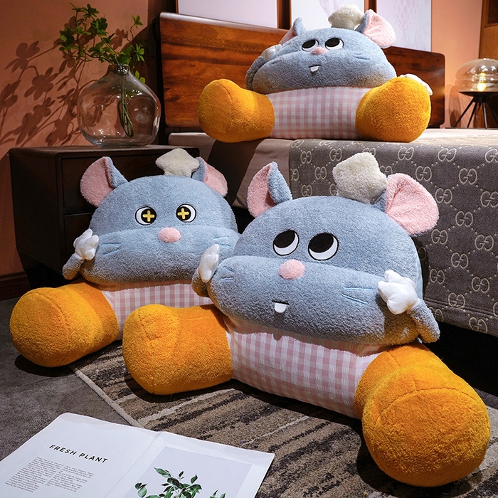 91家纺网 家纺一手货源 找家纺 仟亿莱 2026新款大厨芝士鼠大脚拥抱式腰靠 拥抱星星眼芝士鼠