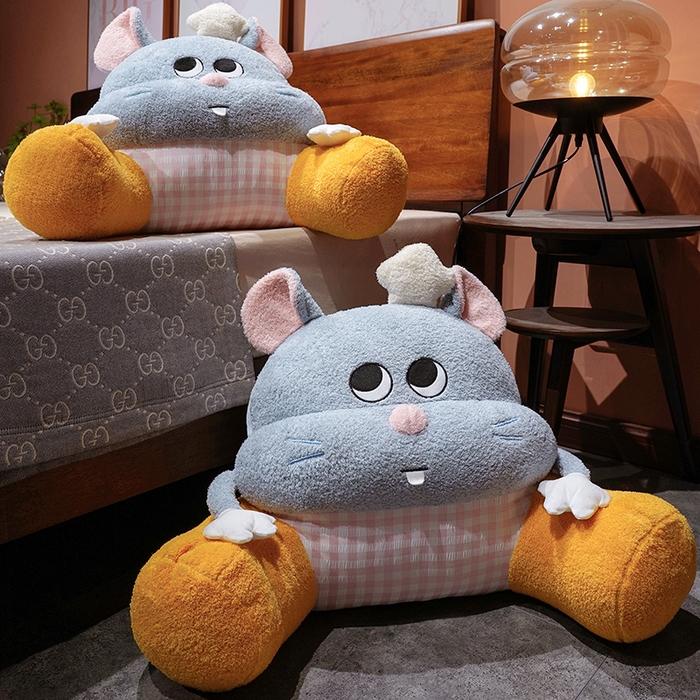 91家纺网 家纺一手货源 找家纺 仟亿莱 2026新款大厨芝士鼠大脚拥抱式腰靠 拥抱星星眼芝士鼠