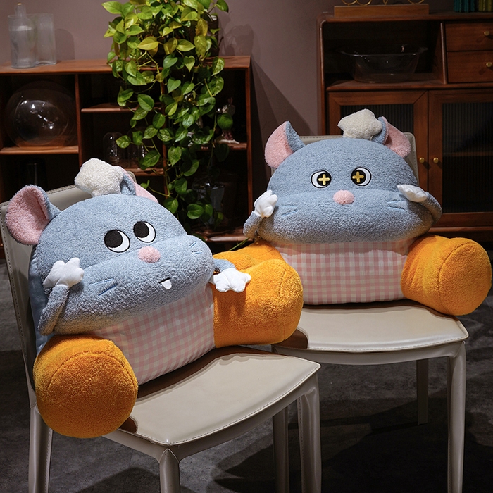 91家纺网 家纺一手货源 找家纺 仟亿莱 2026新款大厨芝士鼠大脚拥抱式腰靠 拥抱星星眼芝士鼠