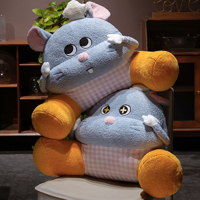 91家纺网 家纺一手货源 找家纺 仟亿莱 2026新款大厨芝士鼠大脚拥抱式腰靠 拥抱星星眼芝士鼠