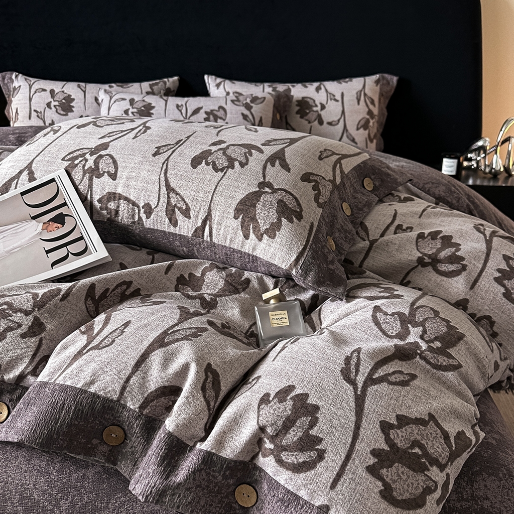 91家纺网 家纺一手货源 找家纺 爱彼家纺 2026新款四季款纽扣款轻奢原麻四件套-套件系列一 轻奢原麻-凤尾花语