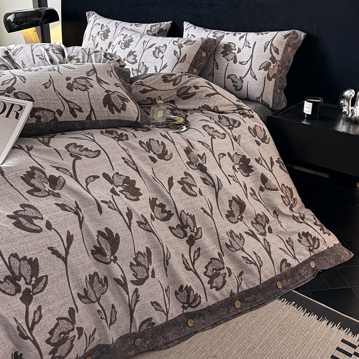 91家纺网 家纺一手货源 找家纺 爱彼家纺 2026新款四季款纽扣款轻奢原麻四件套-套件系列一 轻奢原麻-凤尾花语