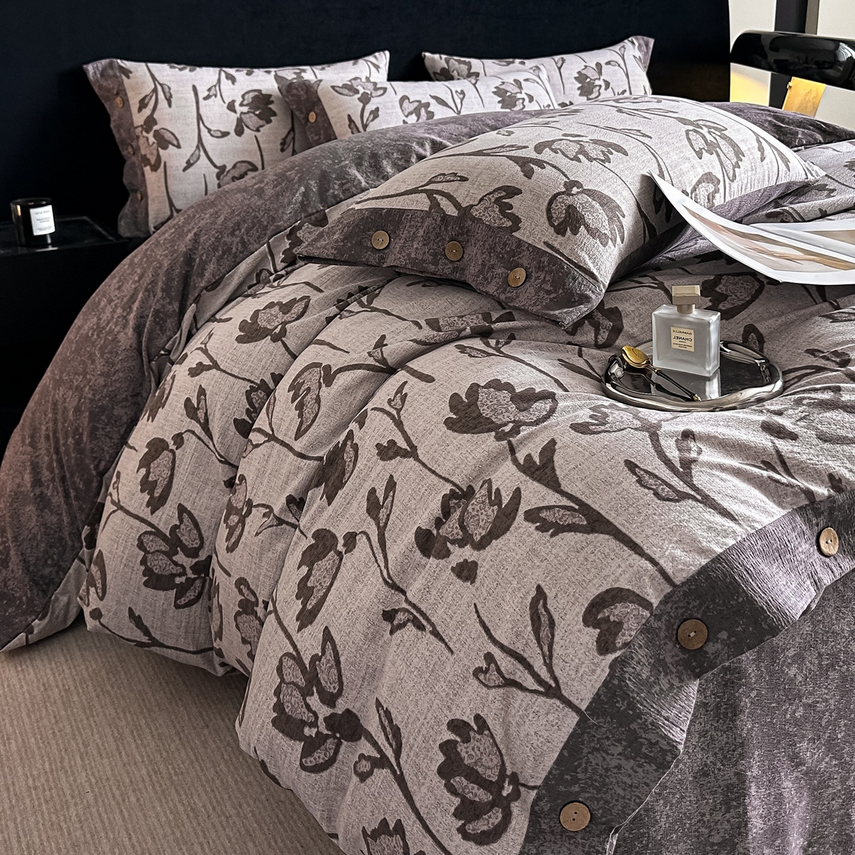 91家纺网 家纺一手货源 找家纺 爱彼家纺 2026新款四季款纽扣款轻奢原麻四件套-套件系列一 轻奢原麻-凤尾花语