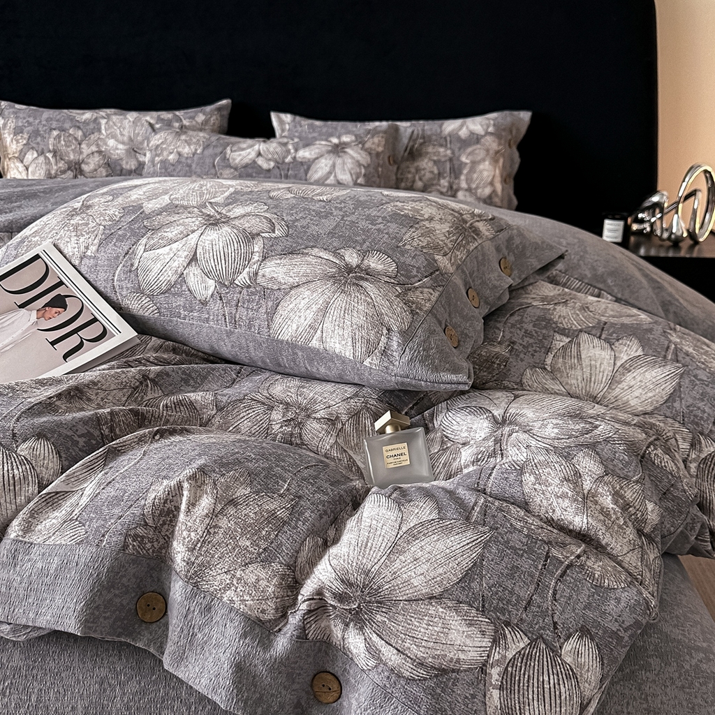 91家纺网 家纺一手货源 找家纺 爱彼家纺 2026新款四季款纽扣款轻奢原麻四件套-套件系列一 轻奢原麻-荷花丛林