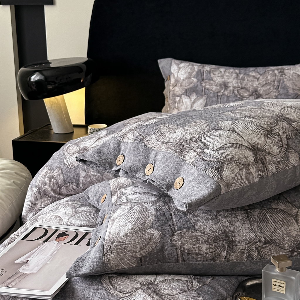 91家纺网 家纺一手货源 找家纺 爱彼家纺 2026新款四季款纽扣款轻奢原麻四件套-套件系列一 轻奢原麻-荷花丛林