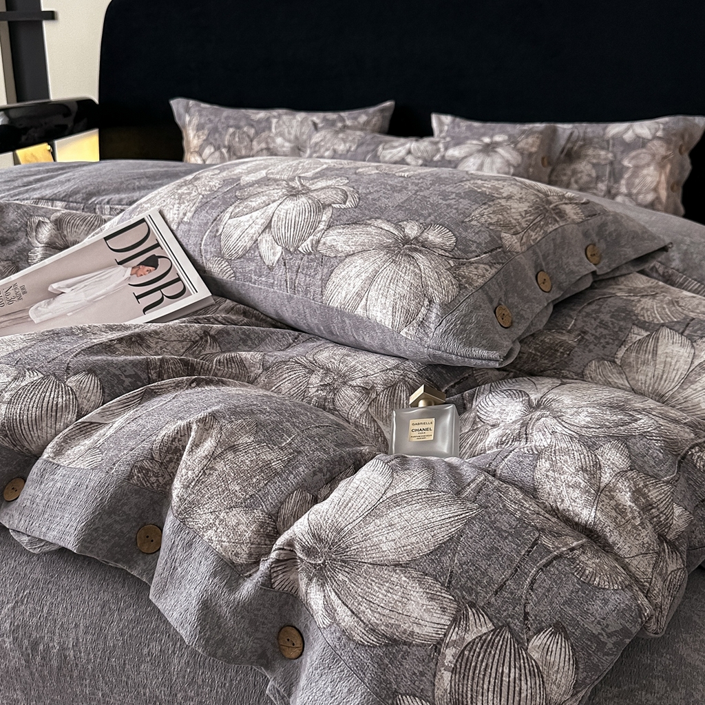 91家纺网 家纺一手货源 找家纺 爱彼家纺 2026新款四季款纽扣款轻奢原麻四件套-套件系列一 轻奢原麻-荷花丛林