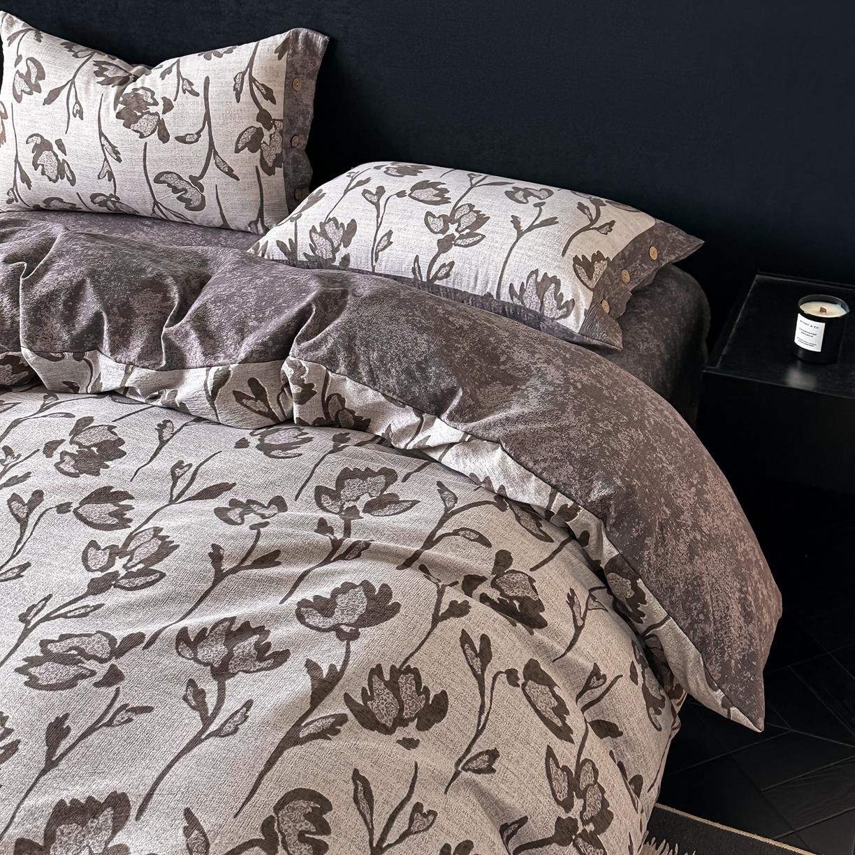 91家纺网 家纺一手货源 找家纺 爱彼家纺 2026新款四季款纽扣款轻奢原麻四件套-套件系列一 轻奢原麻-凤尾花语