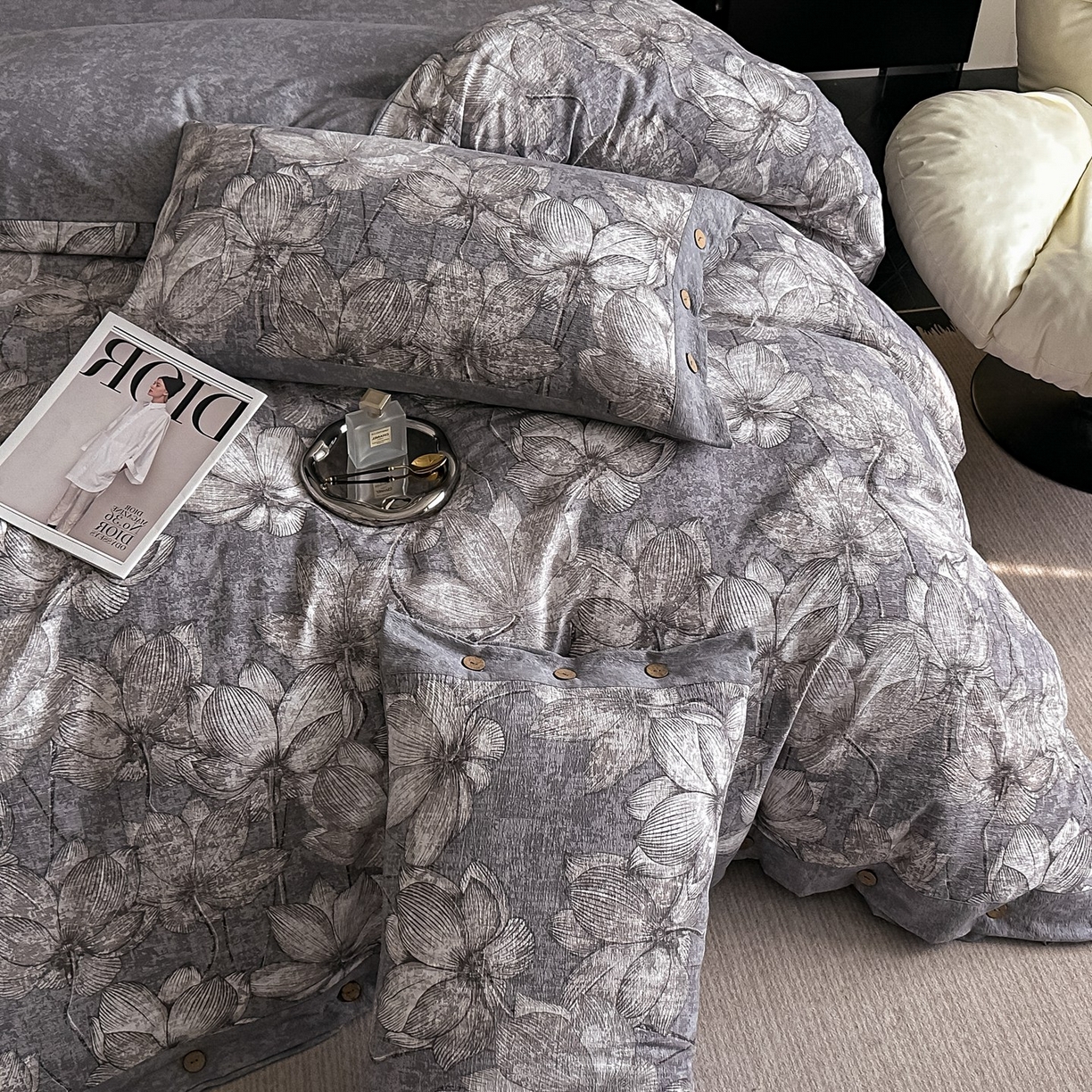 91家纺网 家纺一手货源 找家纺 爱彼家纺 2026新款四季款纽扣款轻奢原麻四件套-套件系列一 轻奢原麻-荷花丛林