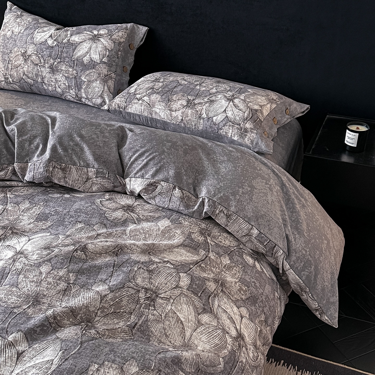 91家纺网 家纺一手货源 找家纺 爱彼家纺 2026新款四季款纽扣款轻奢原麻四件套-套件系列一 轻奢原麻-荷花丛林