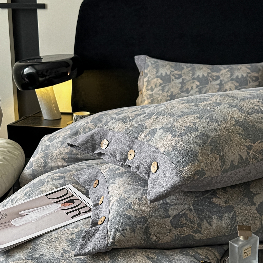 91家纺网 家纺一手货源 找家纺 爱彼家纺 2026新款四季款纽扣款轻奢原麻四件套-套件系列一 轻奢原麻-花影随行