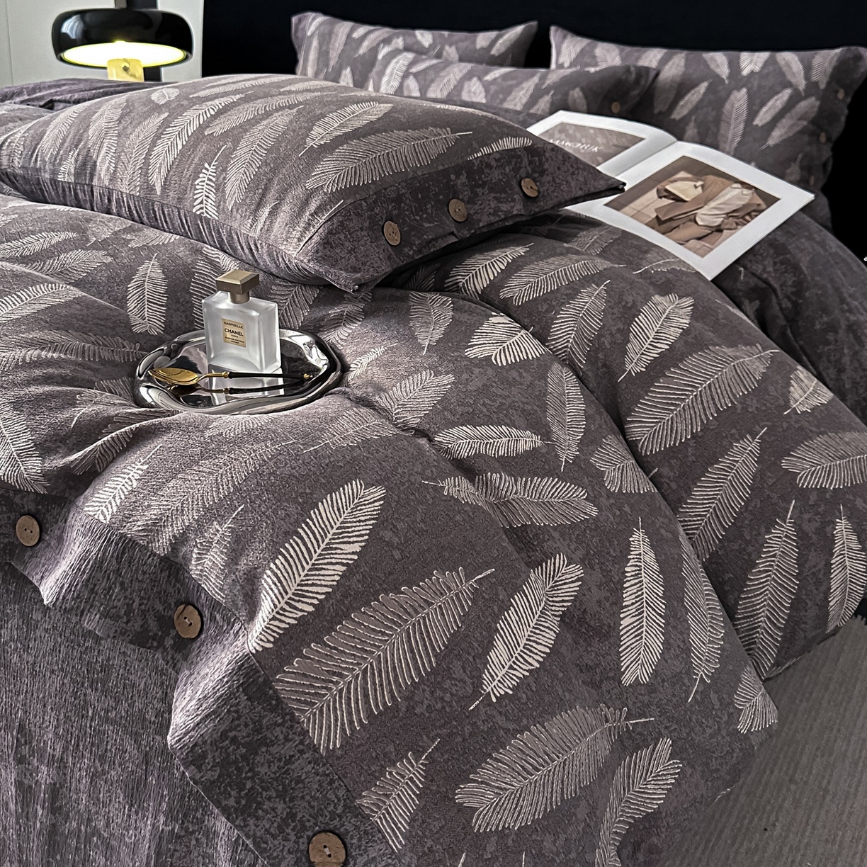 91家纺网 家纺一手货源 找家纺 爱彼家纺 2026新款四季款纽扣款轻奢原麻四件套-套件系列一 轻奢原麻-青枫