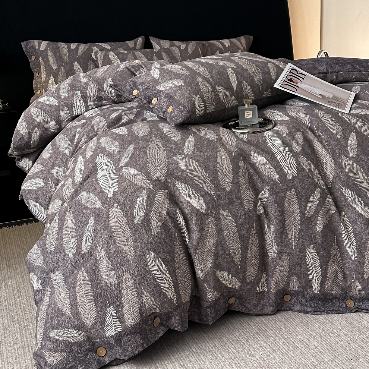 91家纺网 家纺一手货源 找家纺 爱彼家纺 2026新款四季款纽扣款轻奢原麻四件套-套件系列一 轻奢原麻-青枫