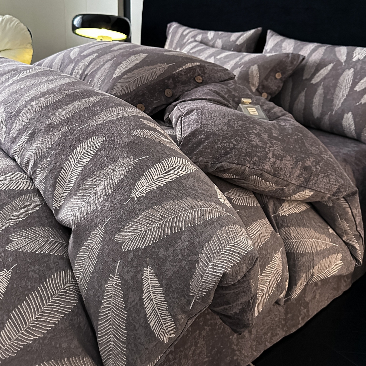 91家纺网 家纺一手货源 找家纺 爱彼家纺 2026新款四季款纽扣款轻奢原麻四件套-套件系列一 轻奢原麻-青枫