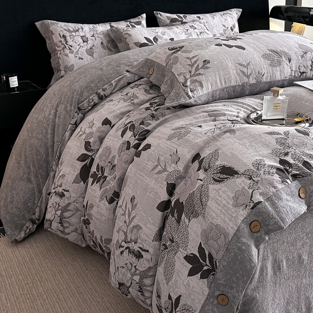 91家纺网 家纺一手货源 找家纺 爱彼家纺 2026新款四季款纽扣款轻奢原麻四件套-套件系列一 轻奢原麻-相思-灰