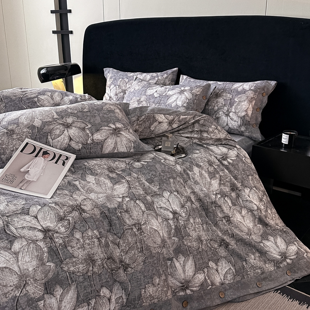 91家纺网 家纺一手货源 找家纺 爱彼家纺 2026新款四季款纽扣款轻奢原麻四件套-套件系列一 轻奢原麻-荷花丛林