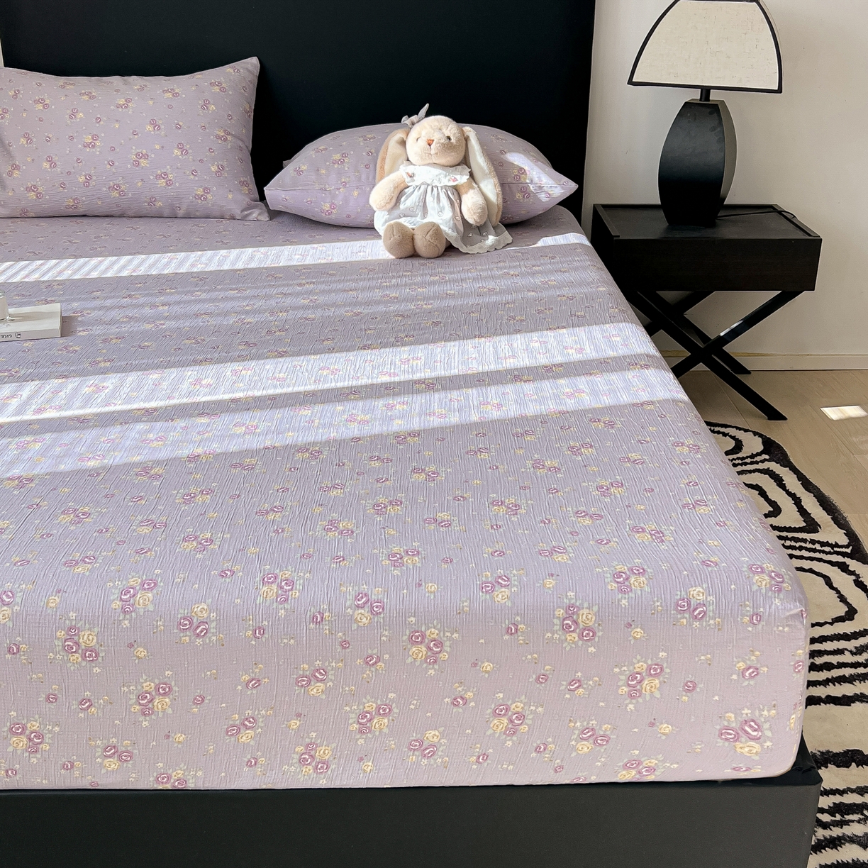 91家纺网 家纺一手货源 找家纺 韩巢家纺 2026新款三层纱单床笠热销款防滑床笠单件 玫瑰夜紫