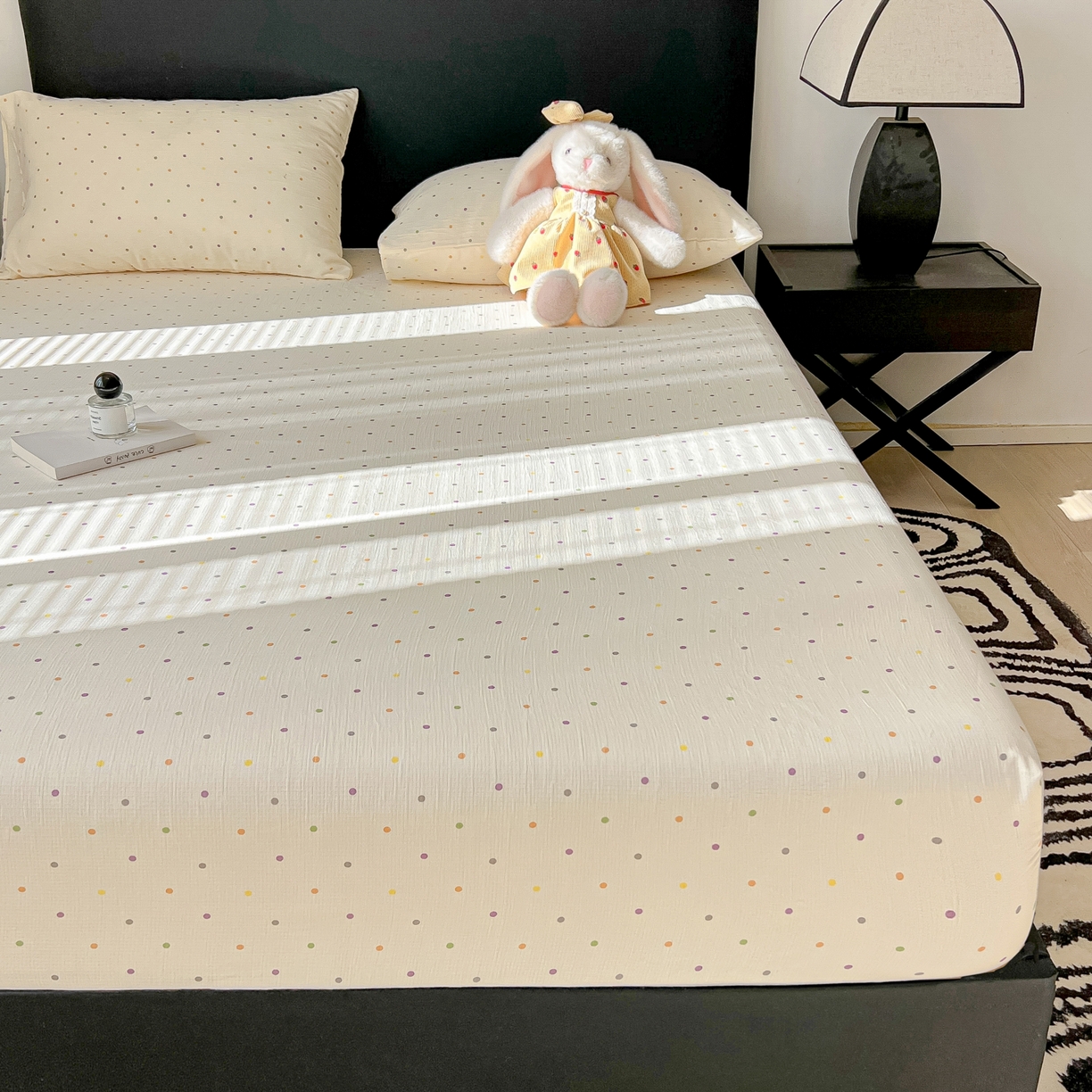 91家纺网 家纺一手货源 找家纺 韩巢家纺 2026新款三层纱单床笠热销款防滑床笠单件 彩波波