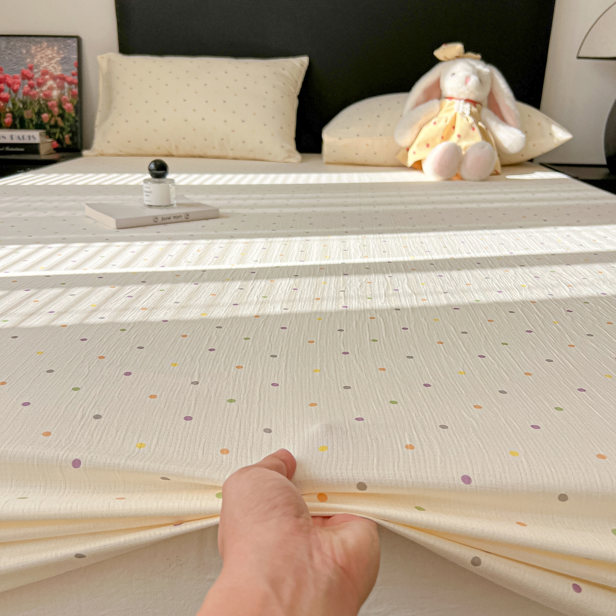 91家纺网 家纺一手货源 找家纺 韩巢家纺 2026新款三层纱单床笠热销款防滑床笠单件 彩波波