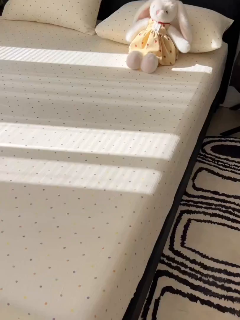 91家纺网 家纺一手货源 找家纺 韩巢家纺 2026新款三层纱单床笠热销款防滑床笠单件 彩波波