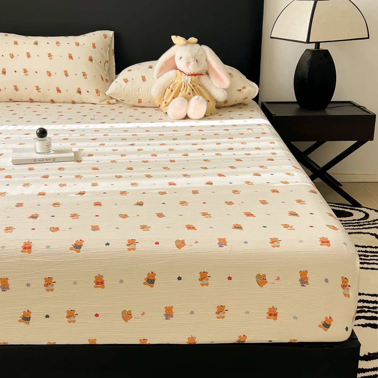 91家纺网 家纺一手货源 找家纺 韩巢家纺 2026新款三层纱单床笠热销款防滑床笠单件 红茶小熊