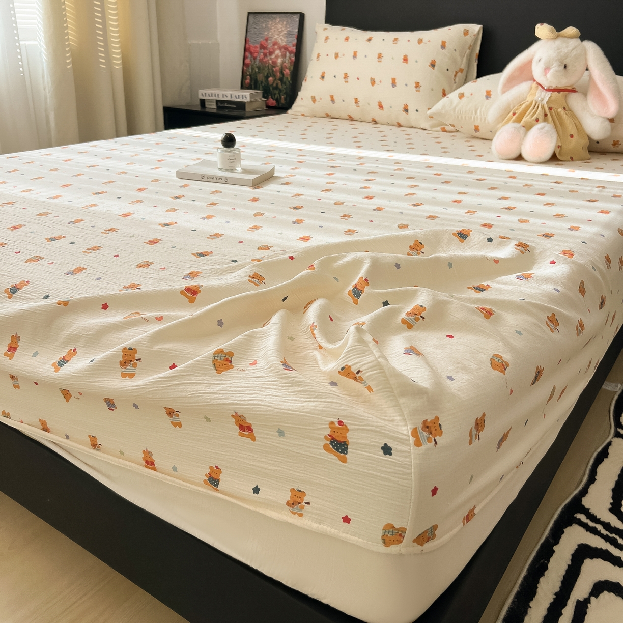 91家纺网 家纺一手货源 找家纺 韩巢家纺 2026新款三层纱单床笠热销款防滑床笠单件 红茶小熊