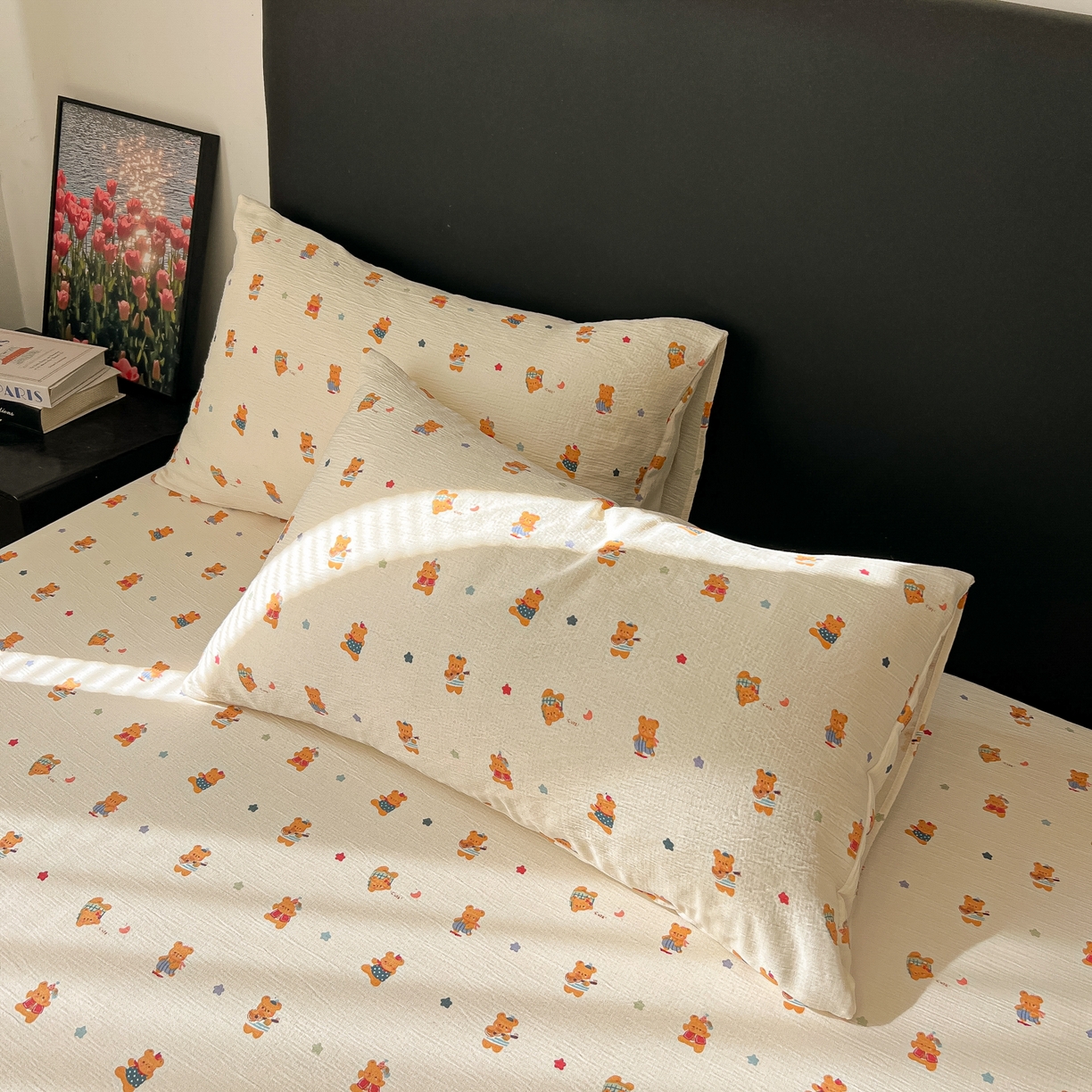 91家纺网 家纺一手货源 找家纺 韩巢家纺 2026新款三层纱单床笠热销款防滑床笠单件 红茶小熊