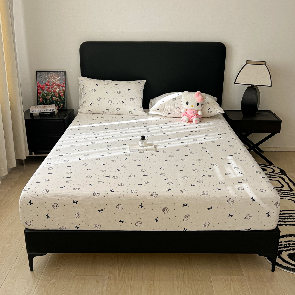 91家纺网 家纺一手货源 找家纺 韩巢家纺 2026新款三层纱单床笠热销款防滑床笠单件 蓝莓小猫