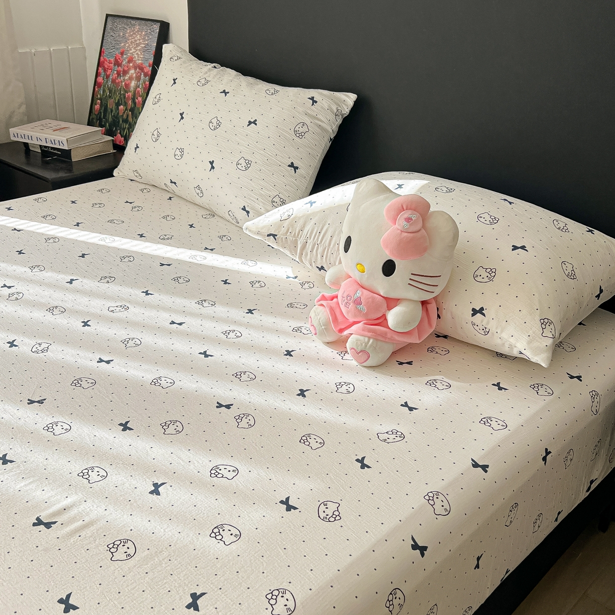 91家纺网 家纺一手货源 找家纺 韩巢家纺 2026新款三层纱单床笠热销款防滑床笠单件 蓝莓小猫