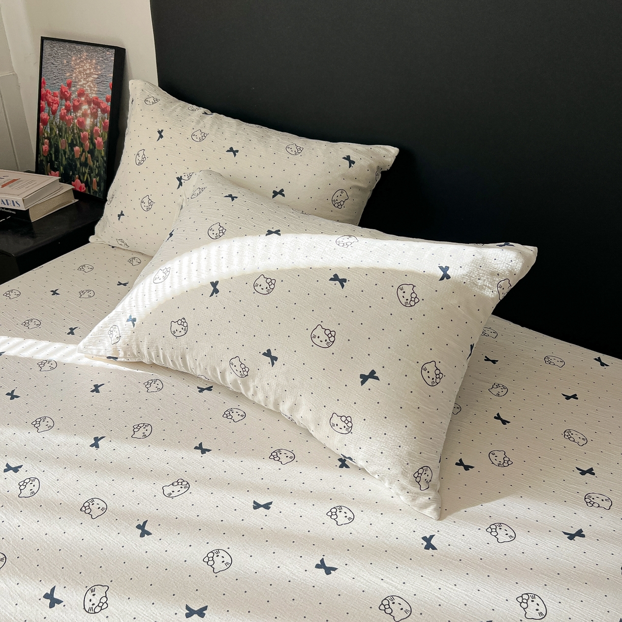 91家纺网 家纺一手货源 找家纺 韩巢家纺 2026新款三层纱单床笠热销款防滑床笠单件 蓝莓小猫